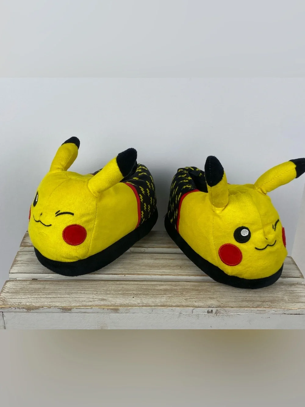 Pokemon Pikachu yellow 3D plush slippers kids size 9/10